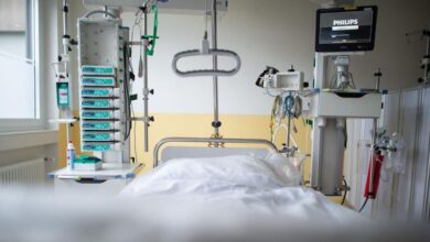 صورة مستشفى  يوقف الحقن بلقاح كورونا بعد ظهور تداعيات علي المستهدفين