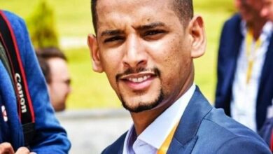 صورة فرقة من الشرطة تهاجم صحفيا فجر اليوم بين الأذان والاقامة  “تفاصيل”