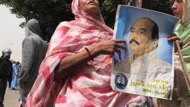 صورة المحاكمة اليوم :ليس لدينا قاعة مناسبة للمؤتمر ومسنة تدافع عن الرئيس السابق بشراسة