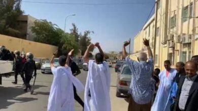 صورة الشرطة تفرق أنصار الرئيس السابق  أمام العدالة (صورة)