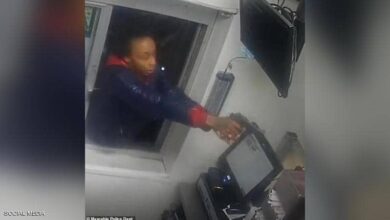 صورة سيدة تطلق النار علي عمال مطعم بعد تأخر طلبيتها “تفاصيل +صورة “