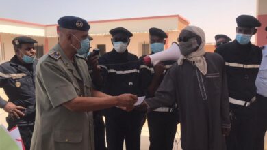 صورة مندوبية لأمن المدني وتسيير الأزمات توزع بعض المساعدات علي المتقاعدين ولأرامل “تفاصيل”