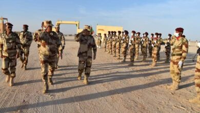 صورة قائد الأركان العامة للجيوش المساعد يدشن منشآت في كتيبة الصاعقة الثانية في الطويله