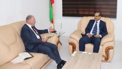 صورة مفوض حقوق الإنسان يجري مباحثات مع سفير فلندا في نواكشوط