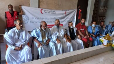 صورة الهلال الاحمر الموريتاني بالتعاون مع الهلال الاحمر القطري يوزع بعض المواد الغذائية