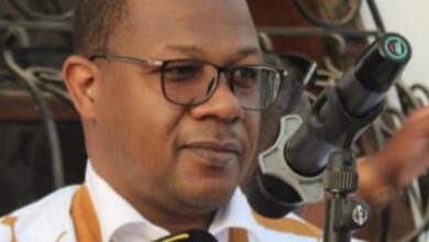 صورة السياسى والإطار توفيق بكاري الوفاء والعمل تلقائيا