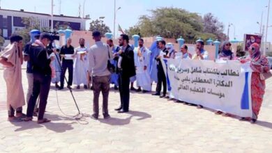 صورة الدكاترة العاطلون عن العمل يحتجون بساحة الجمهورية