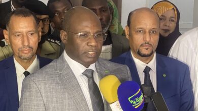 صورة وزير الشؤون الاسلامية والتعليم الاصلى يتفقد مصالح قطاعه