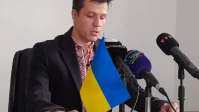 صورة القائم بأعمال السفارة الاوكرانية بنواكشوط يتفقد مساعدات غذائية قادمة من اوكرانيا