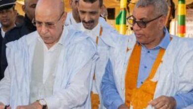 صورة رئيس الجمهورية يدشن المحطة الإذاعية فى مدينة شنقيط