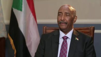 صورة رئيس مجلس السيادة في السودان يزور بلدنا