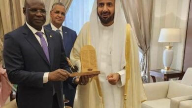 صورة وزير الشؤون الإسلامية يعود إلى نواكشوط بعد توقيع اتفاق الحج