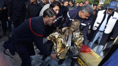 صورة تونس : شاب يحرق جسده ويطارد الشرطة والأخيرة تطلق النار عليه