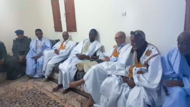 صورة والي اينشيري يعزي بإسم رئيس الجمهورية أسرة” أهل سيد هيبه”