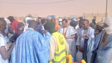 صورة عمدة توجنين يقدم واجب العزاء والمؤازرة للاسر المتضرة من الحريق في حياة جديدة
