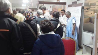 صورة وفد سياحي يزور متحف وإذاعة موريتانيا في شنقيط