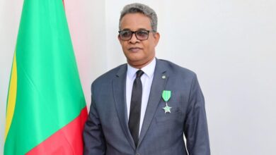 صورة بتوجيه من الرئيس ؛ توشيح مستشار وزير الاقتصاد المكلف بالإعلام (صور)