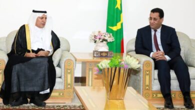 صورة الوزير الأول: يستقبل في مكتبه رئيس وفد مجلس الغرف السعودية الذي يزور موريتانيا.