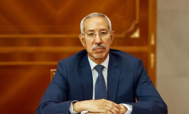 صورة دفاعا عن وزير الدفاع الفريق حنن ولد حنن