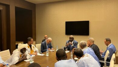 صورة وزير الخارجية يلتقي جاليتنا في مالي مؤكدا الحرص على رعايتها وتأمينها