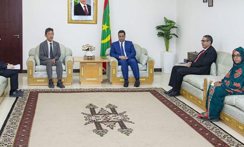 صورة الوزير الأول يبحث مع السفير الياباني سبل تعزيز علاقات التعاون المشترك