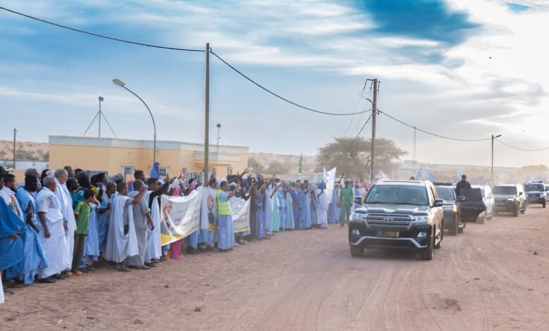 صورة رئيس الجمهورية يصل مدينة ولاتة في إطار زيارته للحوض الشرقي