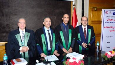 صورة امتياز مع مرتبة الشرف الأولى لرسالة دكتوراه المستشار الثقافي الموريتاني المختار الجيلاني بآداب جامعة القاهرة