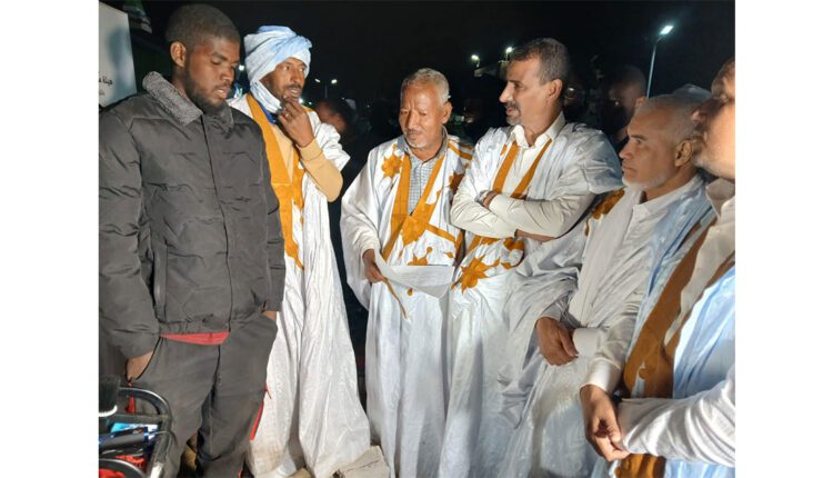 صورة وزير الثقافة يشرف على توزيع المكونة التنموية التي وفرتها هيئة التراث لسكان وادان