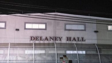 صورة أربع وفيات في مراكز احتجاز الهجرة الأمريكية