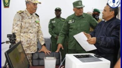 صورة قائد أركان الدرك ومدير الأمن يزوران المعبر الحدودي إسماعيل بن الولي ولد الباردي