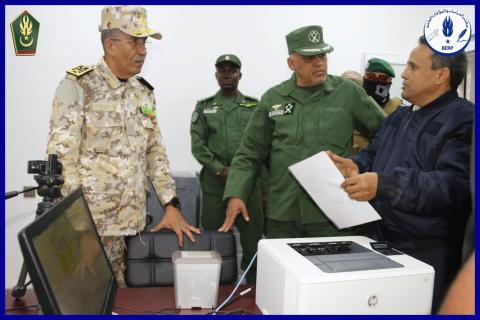 صورة قائد أركان الدرك ومدير الأمن يزوران المعبر الحدودي إسماعيل بن الولي ولد الباردي