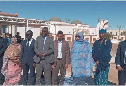 صورة موريتانيا.. انطلاق الموسم السياحي بوصول أول رحلة سياحية إلى أطار