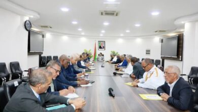 صورة الوزير الأول يجتمع باتحادية الصيد لتذليل عقبات القطاع وتطوير بنيته التحتية