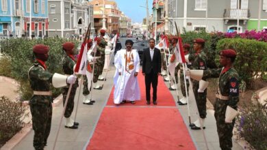 صورة السفير الموريتاني لدى الرأس الأخضر يقدم أوراق اعتماده