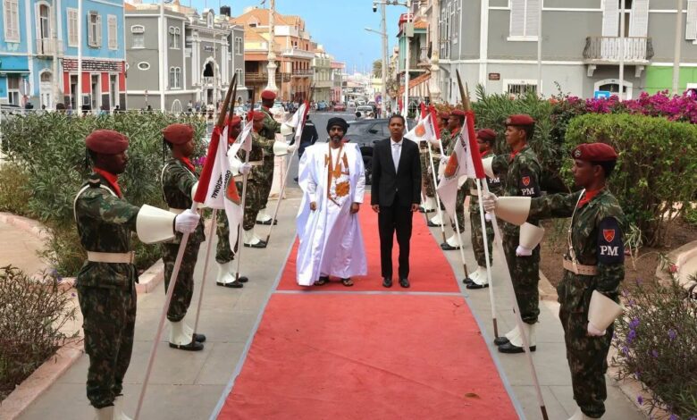 صورة السفير الموريتاني لدى الرأس الأخضر يقدم أوراق اعتماده