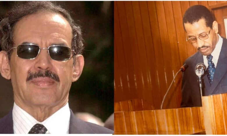 صورة لبرفسور الشيخ سعد بوه كمرا يعزي رئيس موريتانيا الأسبق معاوية ولد سيدي أحمد الطايع في وفاة حرمه